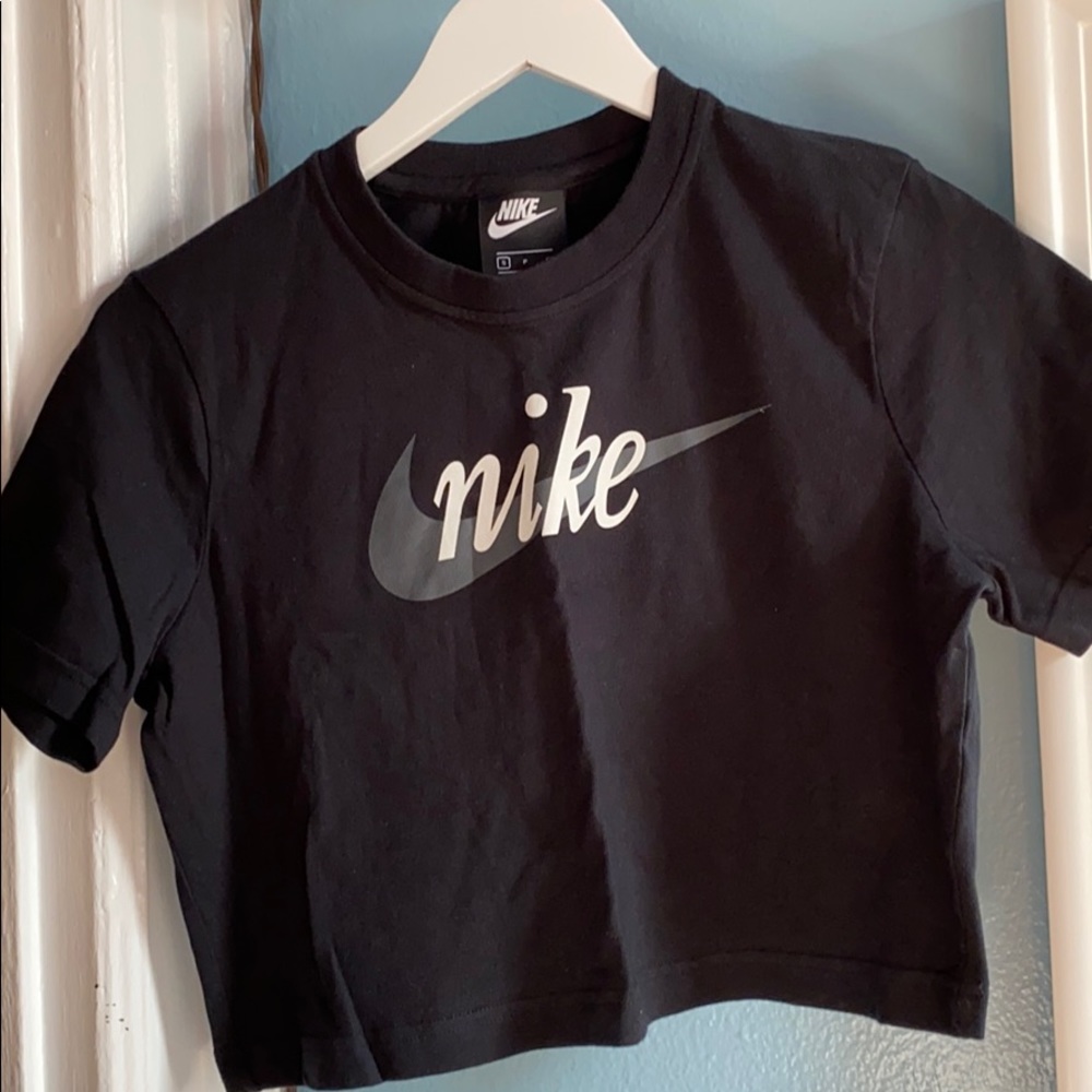 nike crop top